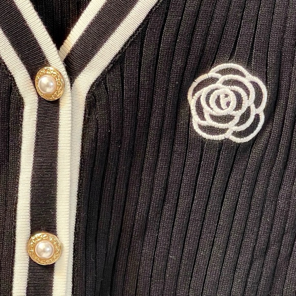 ❤️ Boutique Camellia Academy Style Cardigan Sweater - Picture 4 of 8